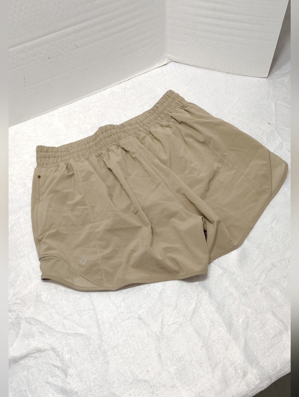 Lululemon Hooty Hot High Rise, Women # 8 Perfect Condition Tan Color